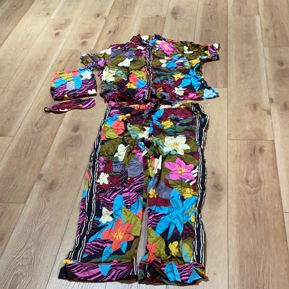 Johnny Was 4 Piece 92% silk sleep lounge set